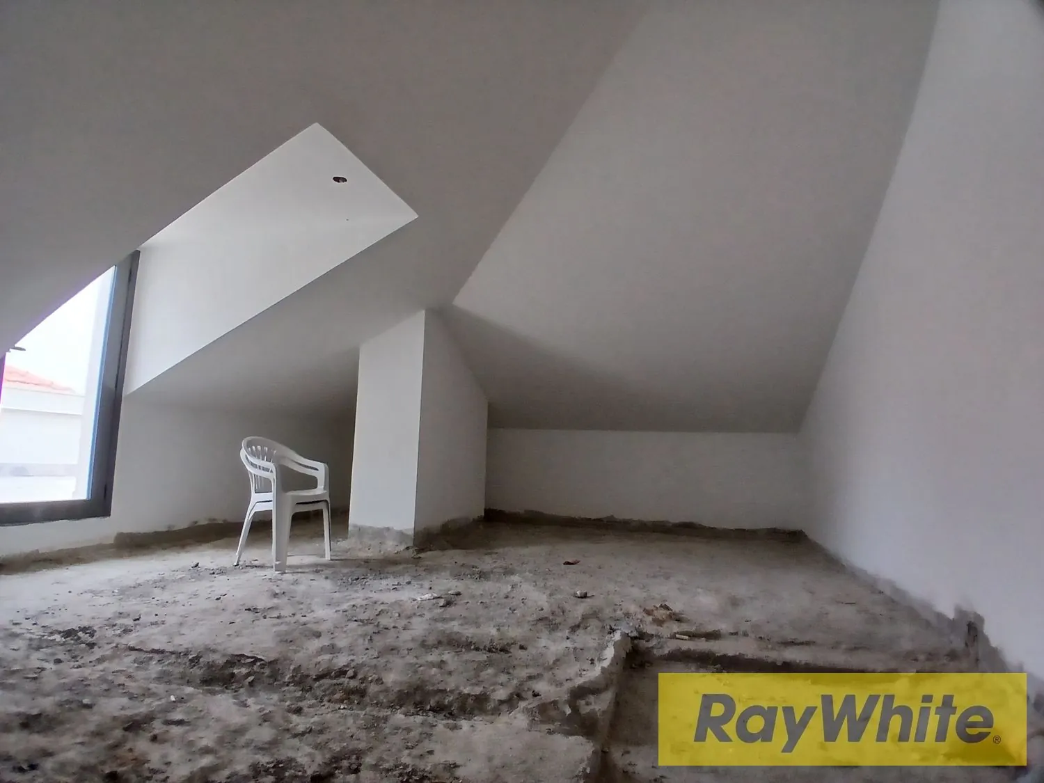 Spacious Duplex For Sale In Bikfaya | Mountain And Sea View — الصورة 2