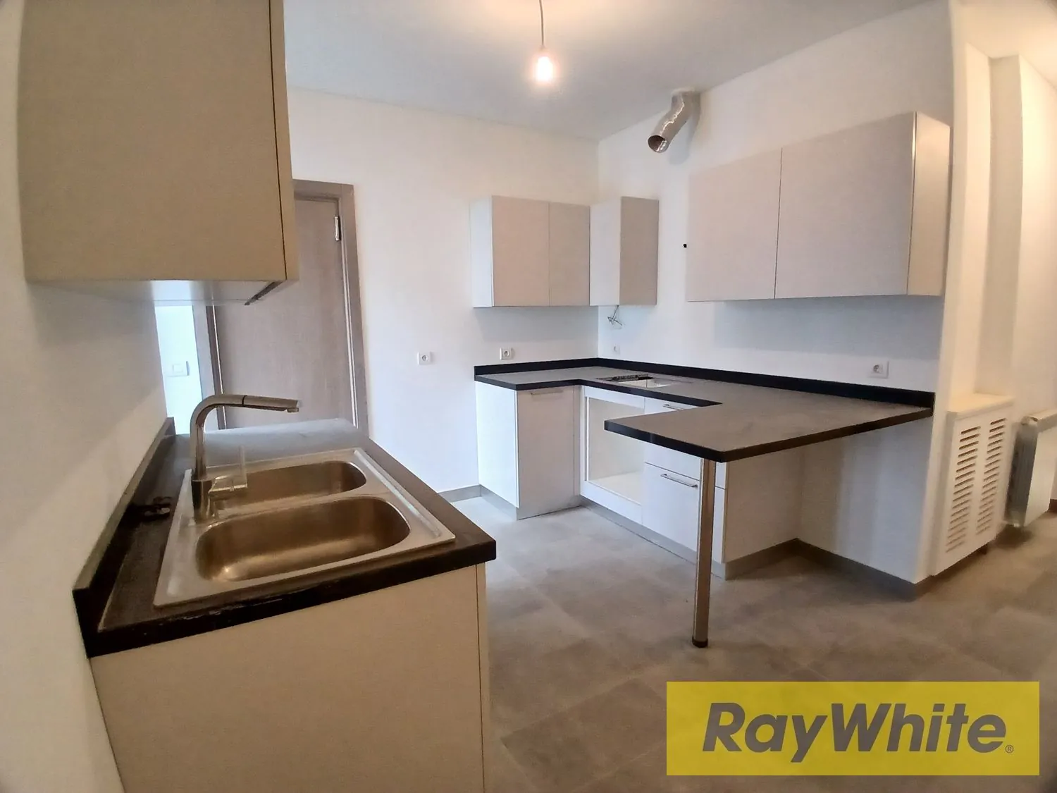 Spacious Duplex For Sale In Bikfaya | Mountain And Sea View — الصورة 3