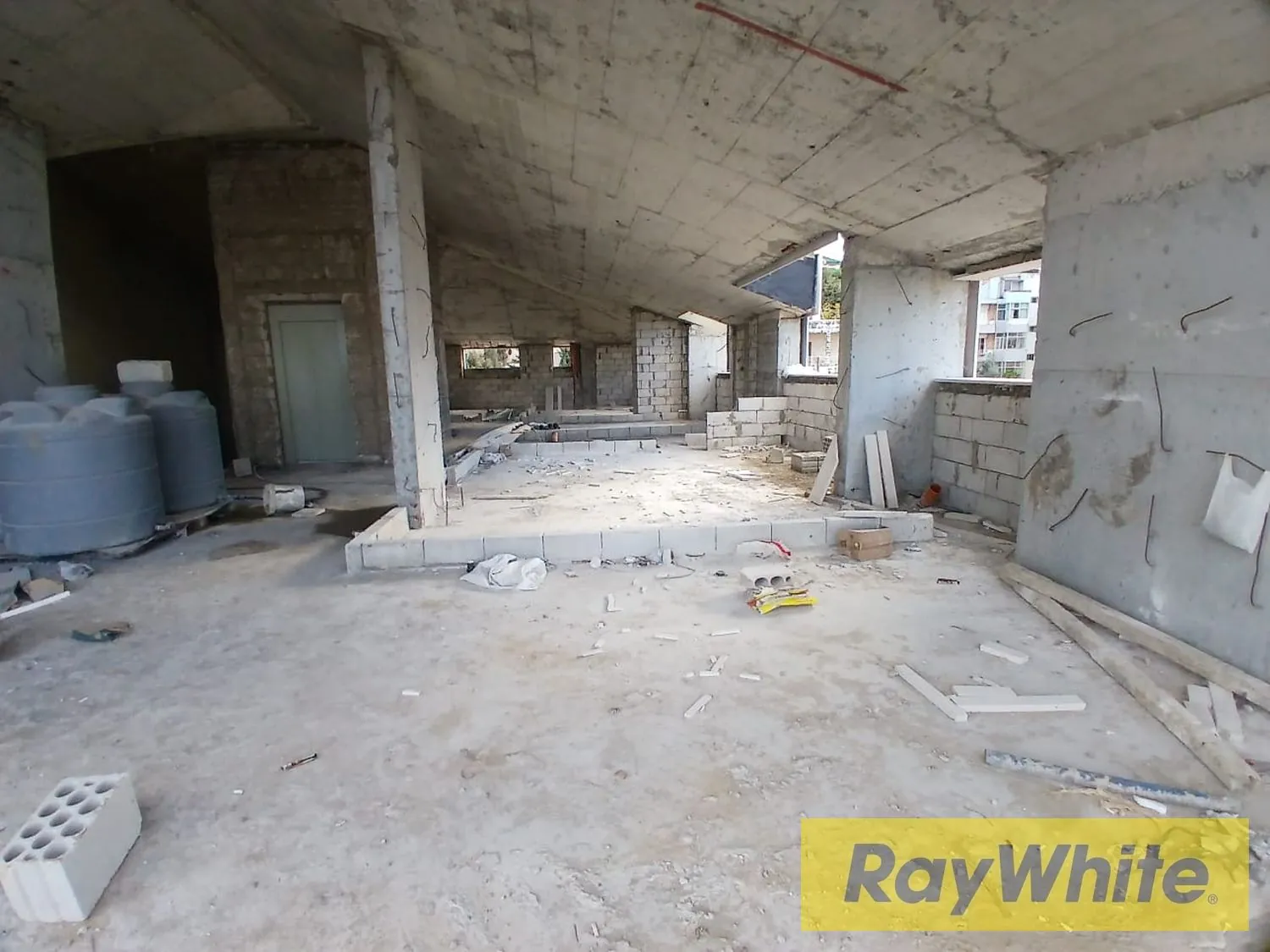 Penthouse In Qornet El Hamra For Sale — الصورة 2