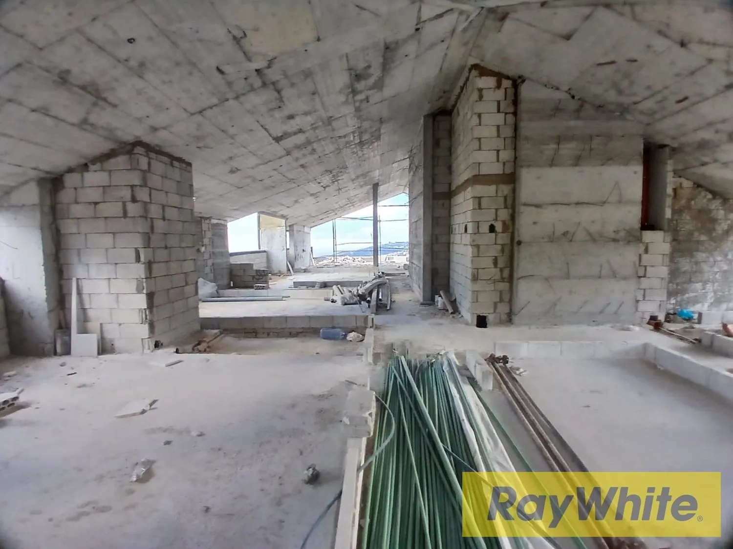 Penthouse In Qornet El Hamra For Sale — الصورة 3