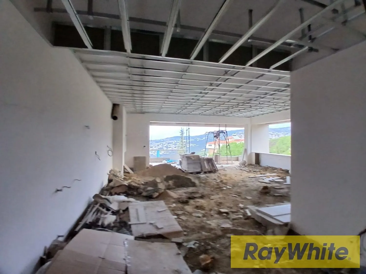 Penthouse In Qornet El Hamra For Sale — الصورة 4