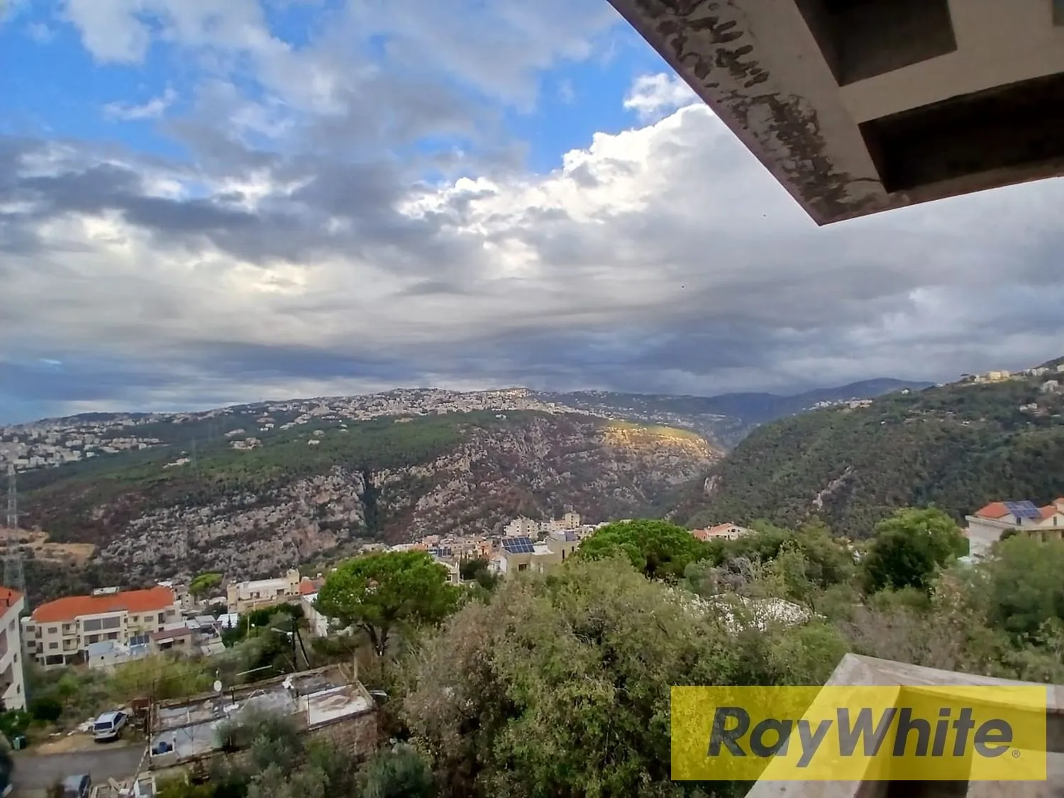 Penthouse In Qornet El Hamra For Sale — الصورة 5