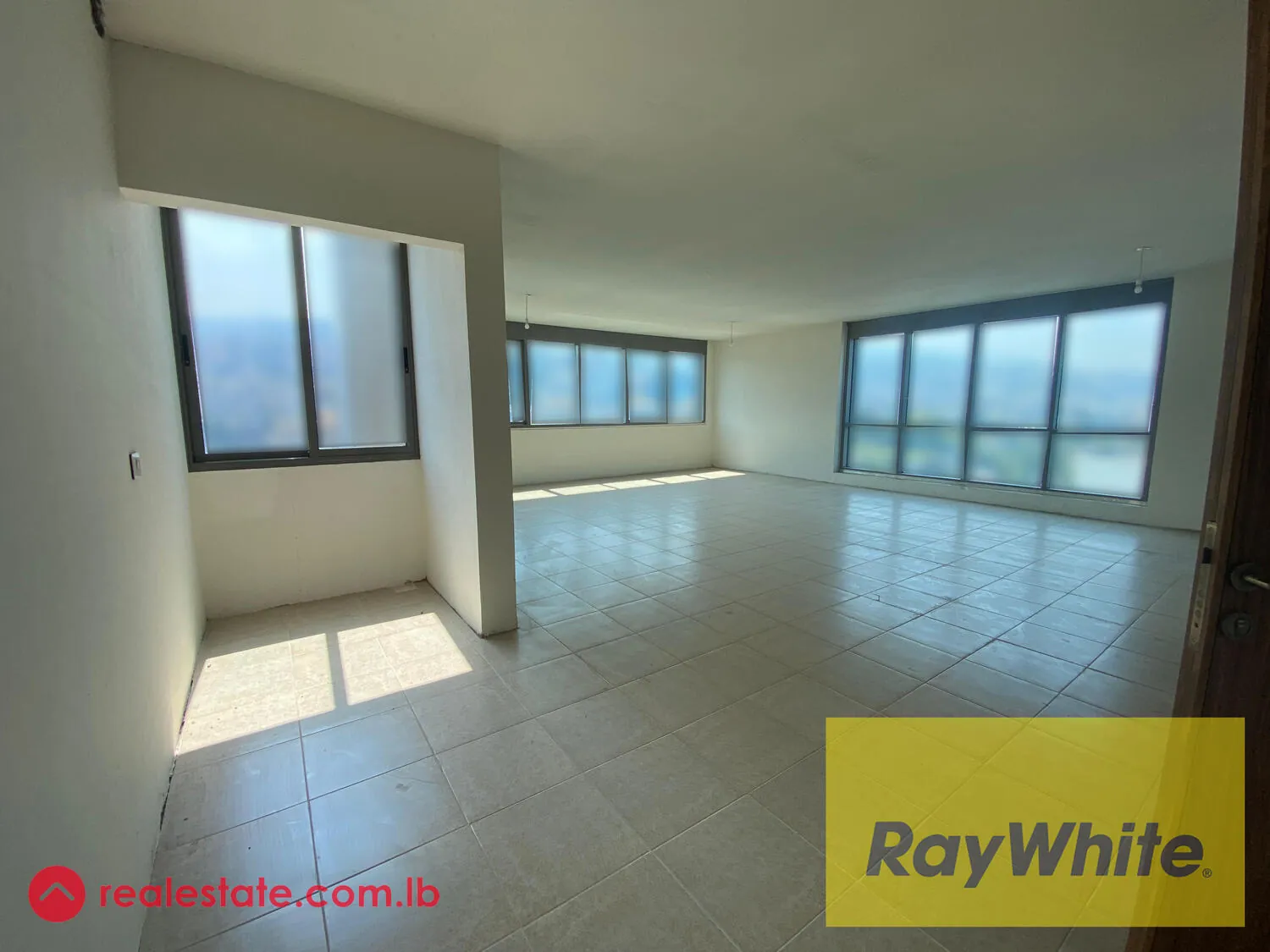 Office For Sale In Dbayeh — الصورة 3