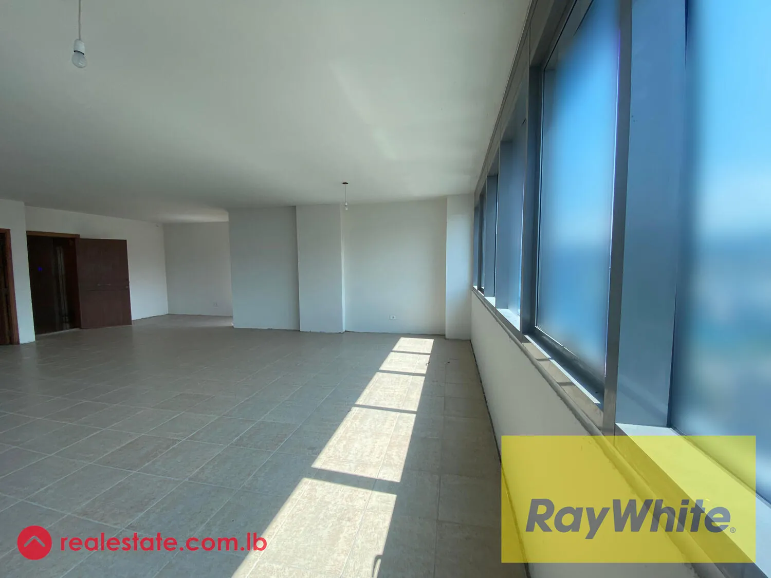 Office For Sale In Dbayeh — الصورة 4