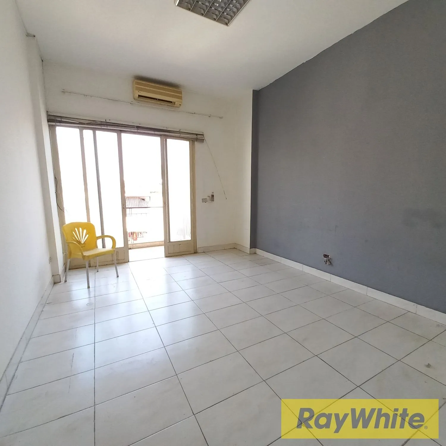 Office With 220sqm In Dora For Rent — الصورة 1