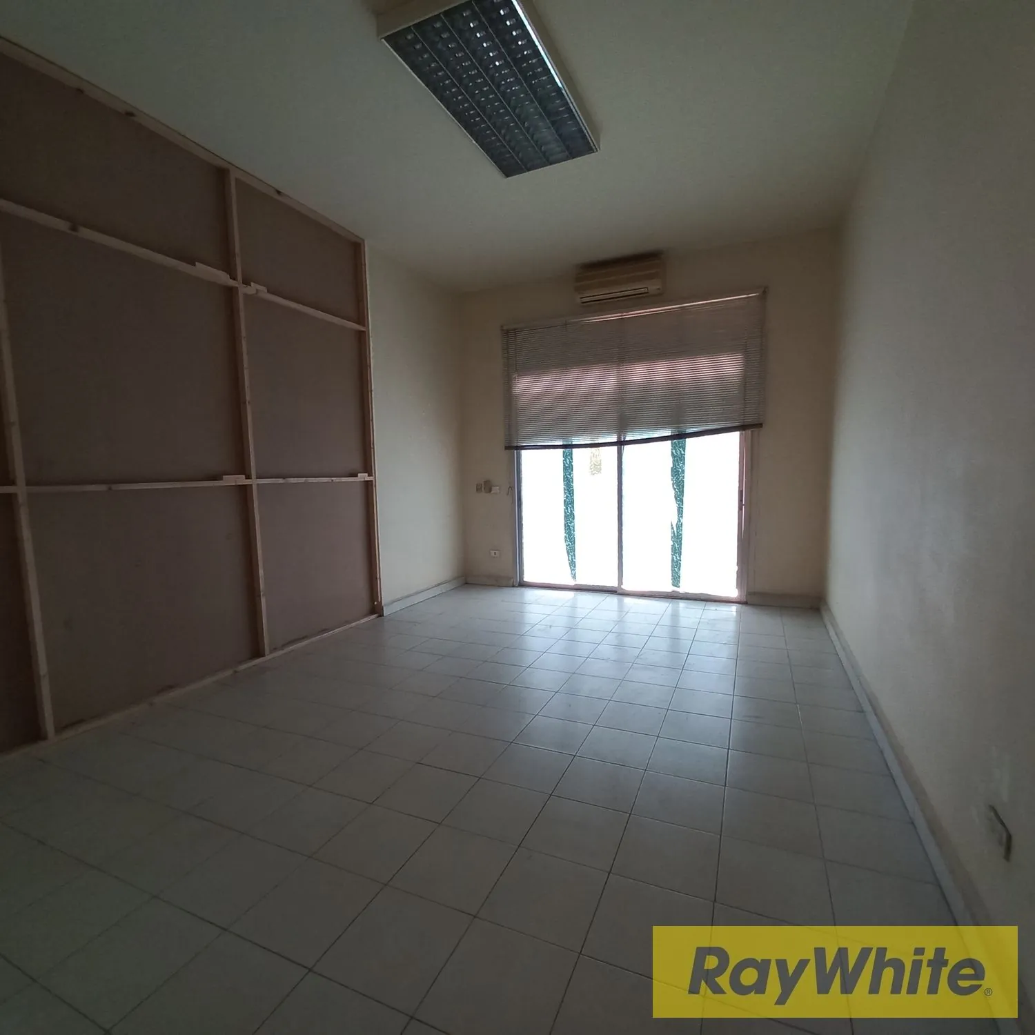 Office With 220sqm In Dora For Rent — الصورة 3