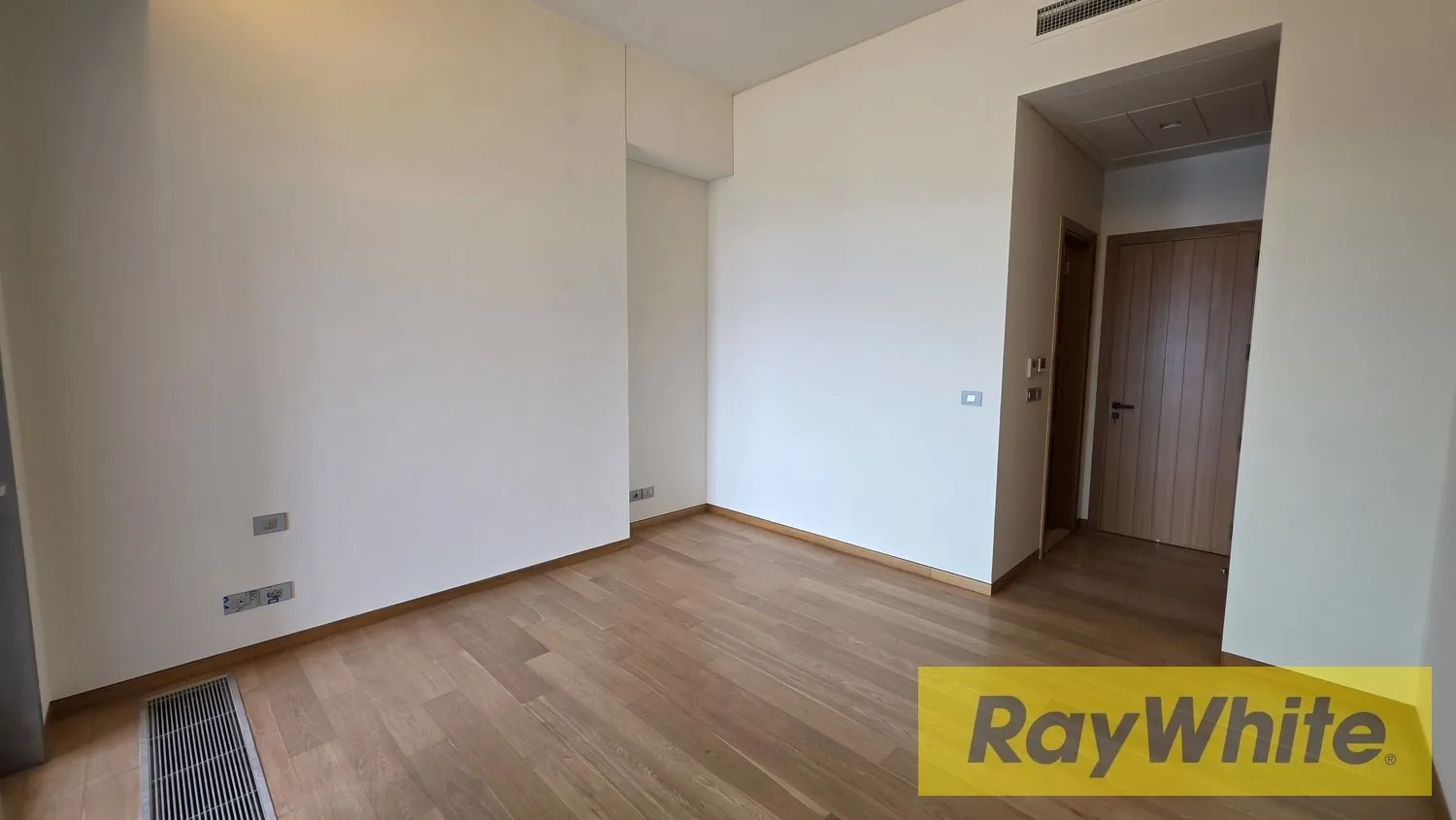 Luxury Apartment For Sale In Achrafieh – Breathtaking 360 Views — الصورة 2