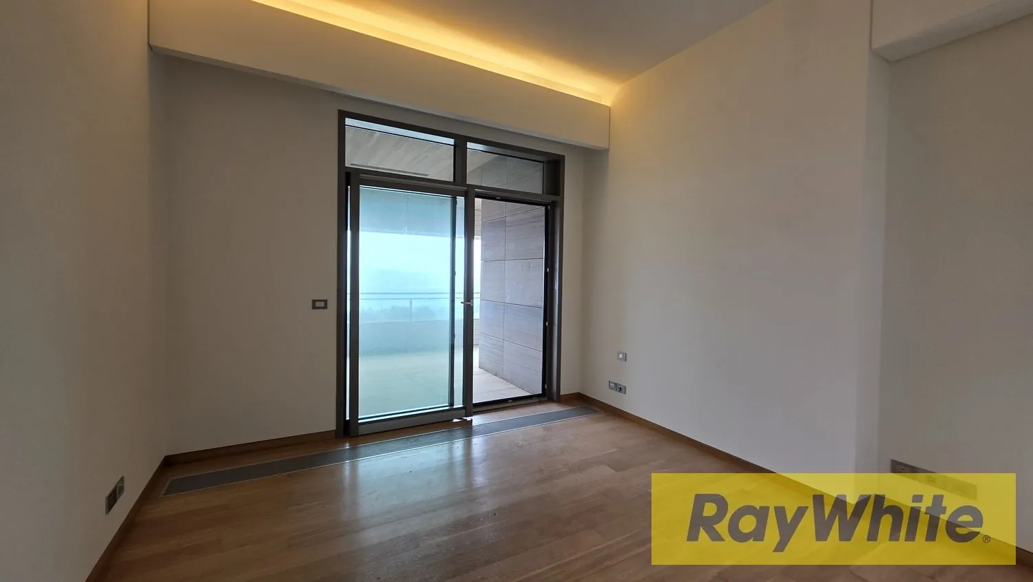 Luxury Apartment For Sale In Achrafieh – Breathtaking 360 Views — الصورة 3