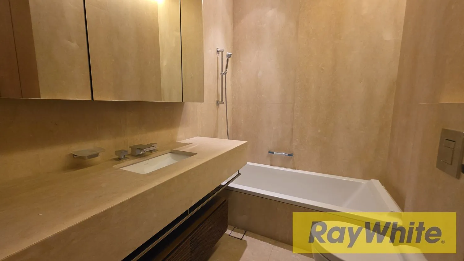 Luxury Apartment For Sale In Achrafieh – Breathtaking 360 Views — الصورة 4