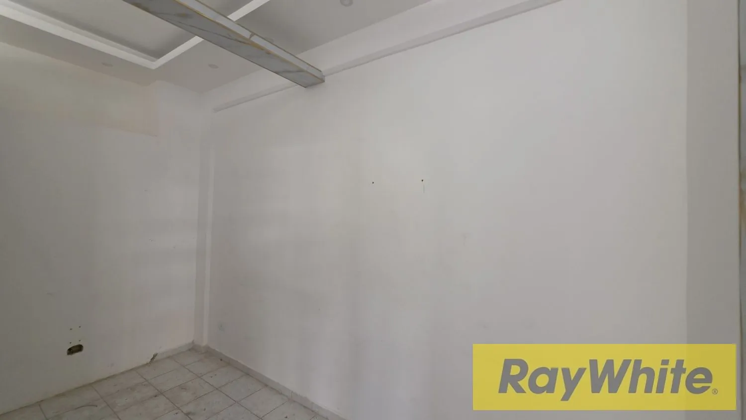 Shop For Rent In Safra — الصورة 2