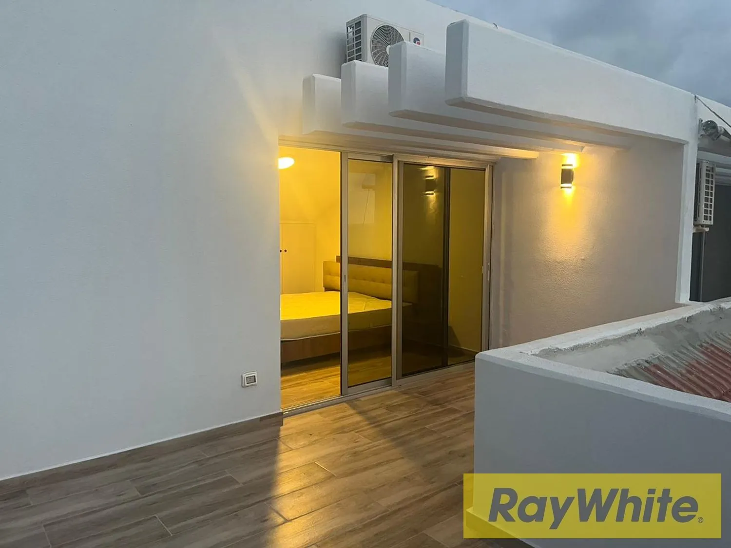 Triplex Chalet For Sale In Safra — الصورة 2
