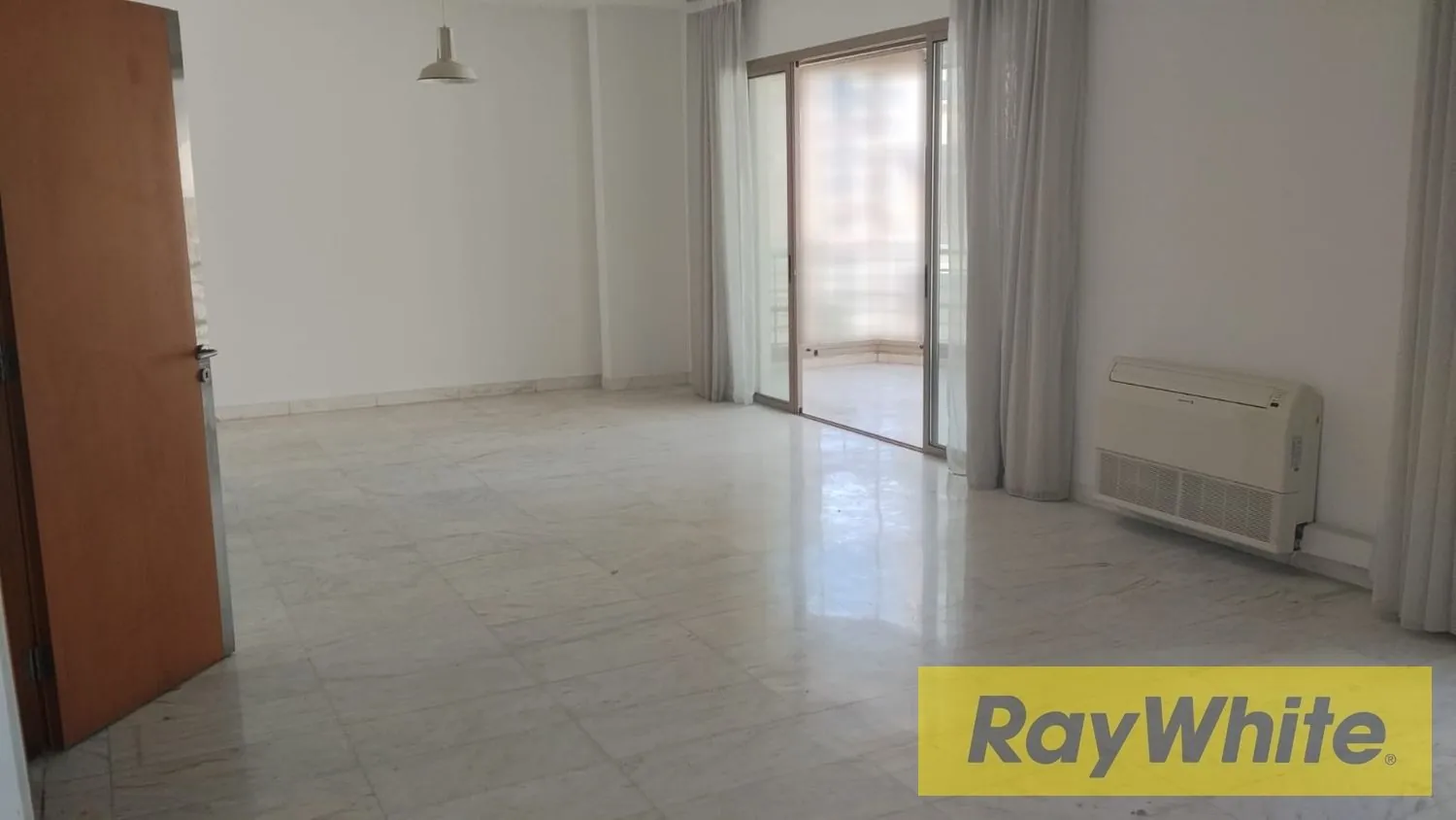 Spacious Apartment For Sale In Achrafieh With City View — الصورة 1