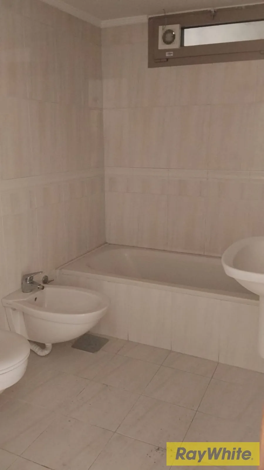 Spacious Apartment For Sale In Achrafieh With City View — الصورة 3