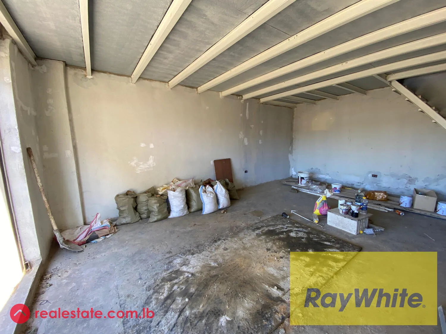Shop For Rent In Dbayeh — الصورة 3