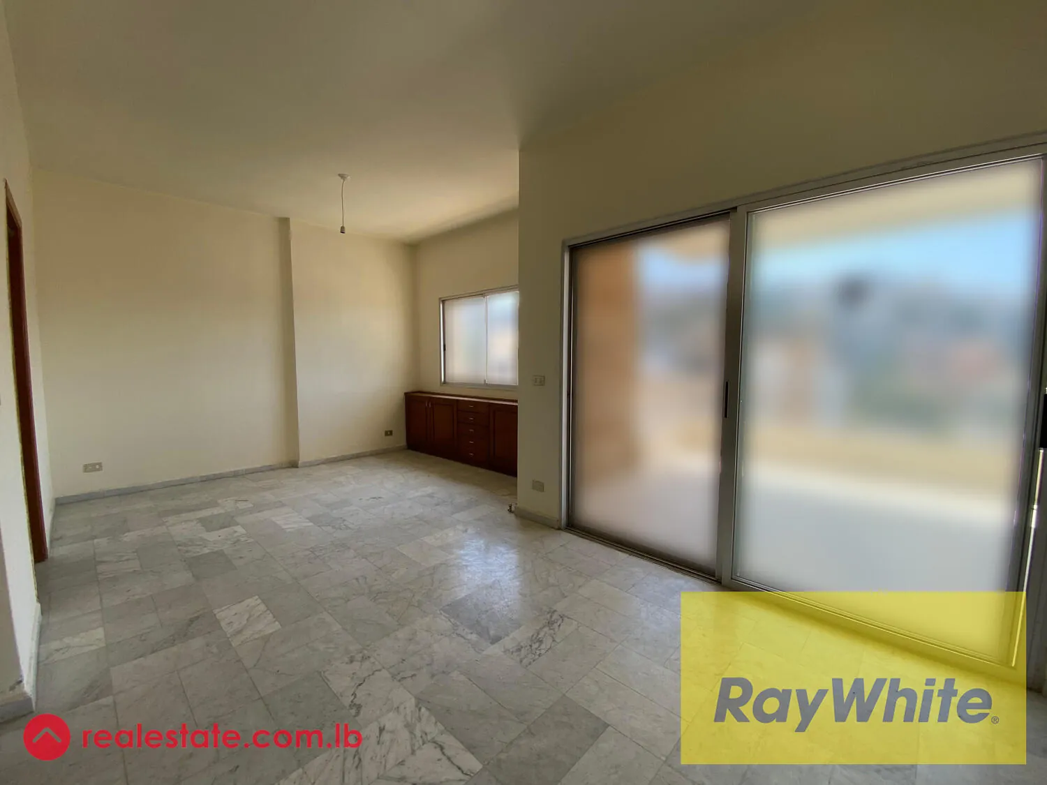 Apartment For Rent In Awkar