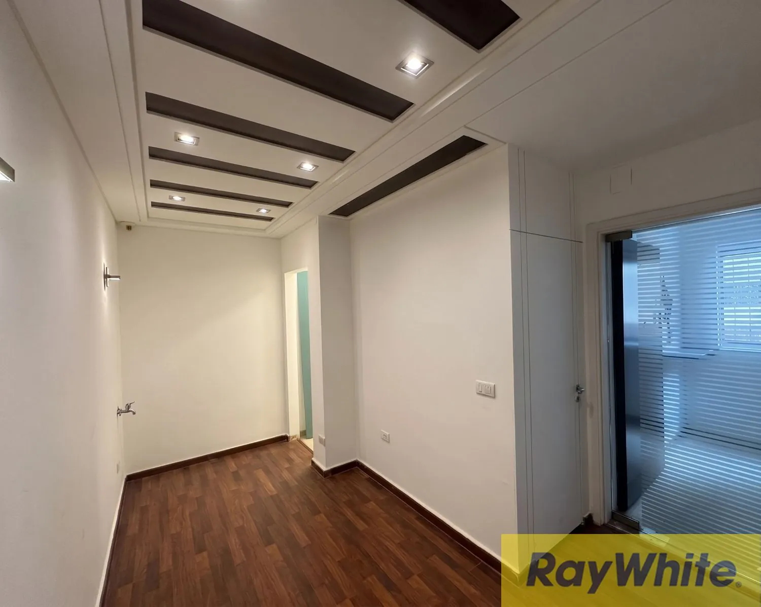 Office For Rent In Mar Elias — الصورة 3