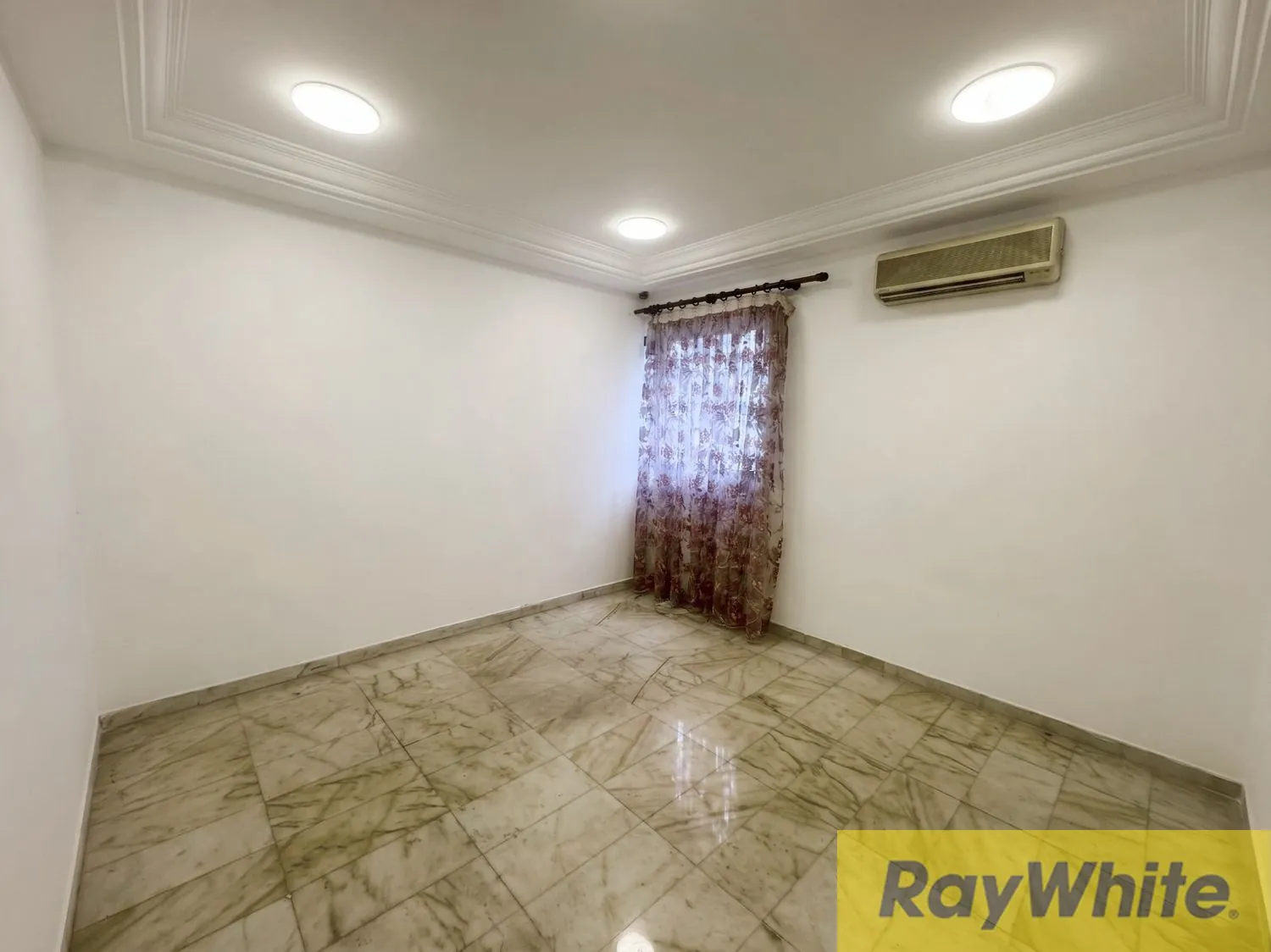 Office For Rent In Mar Elias — الصورة 5