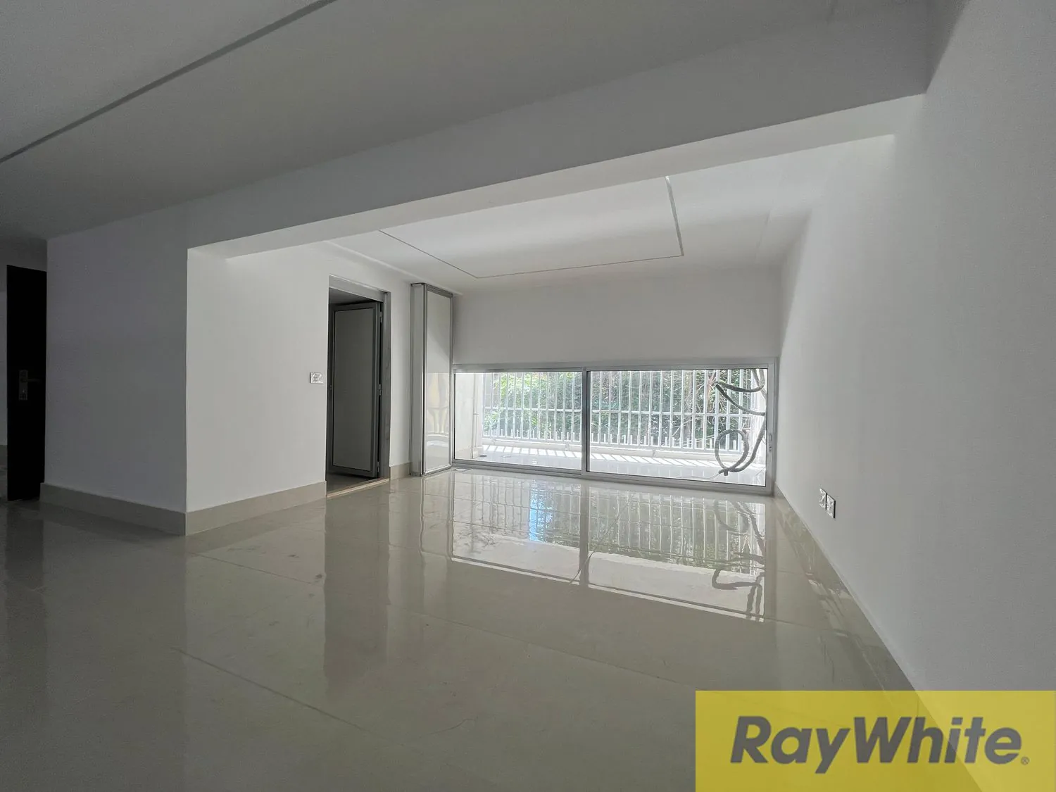 Showroom For Sale In Koraytem — الصورة 3