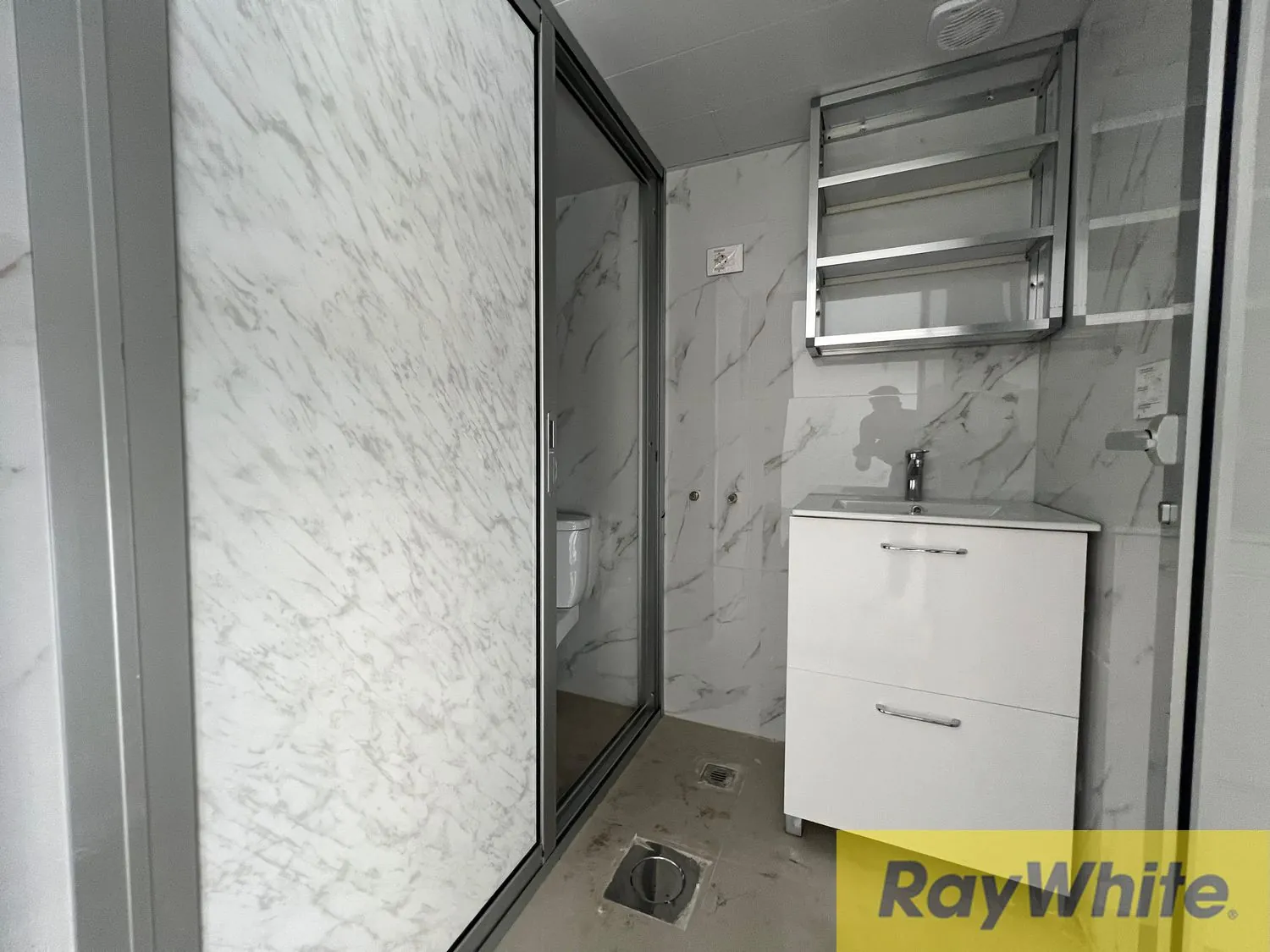 Showroom For Sale In Koraytem — الصورة 4