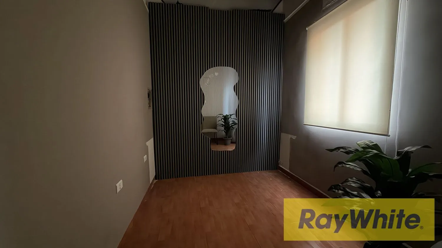 Office For Rent In Jbeil Town — الصورة 2
