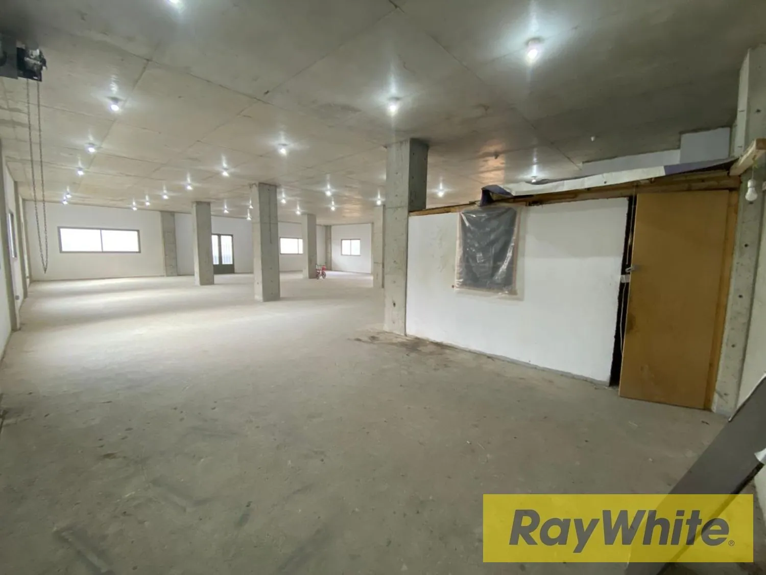 Warehouse For Rent In Bteghrine — photo 2