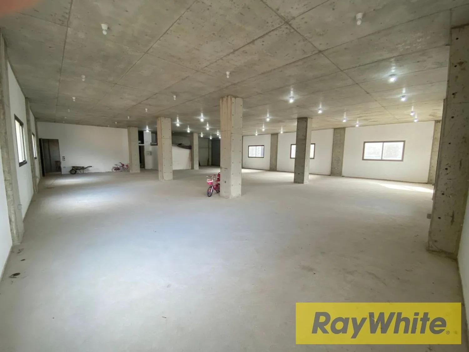 Warehouse For Rent In Bteghrine — photo 3