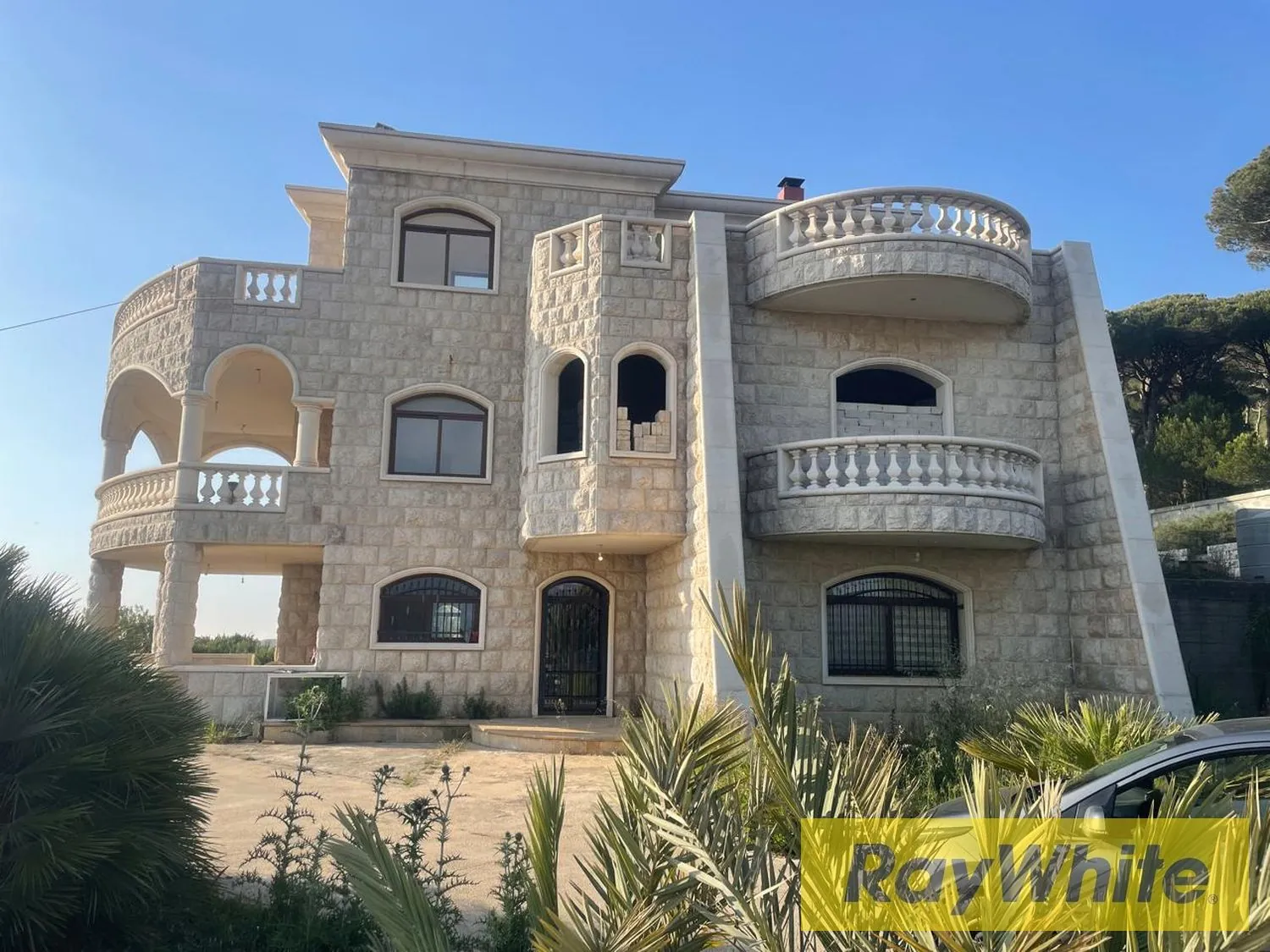 Villa For Rent In Ras El Maten