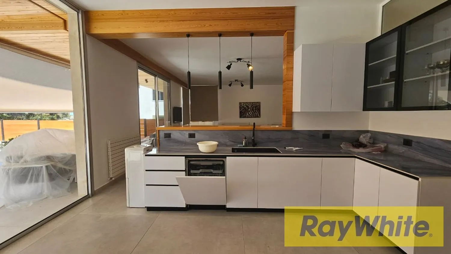 Apartment For Rent In Yarzeh| Terrace| Furnished — الصورة 3