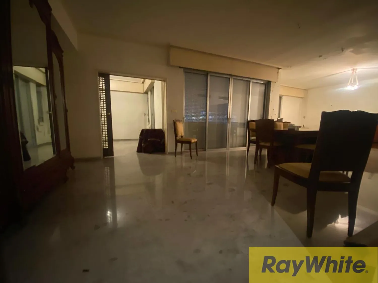Apartment For Sale In Hamra — الصورة 2