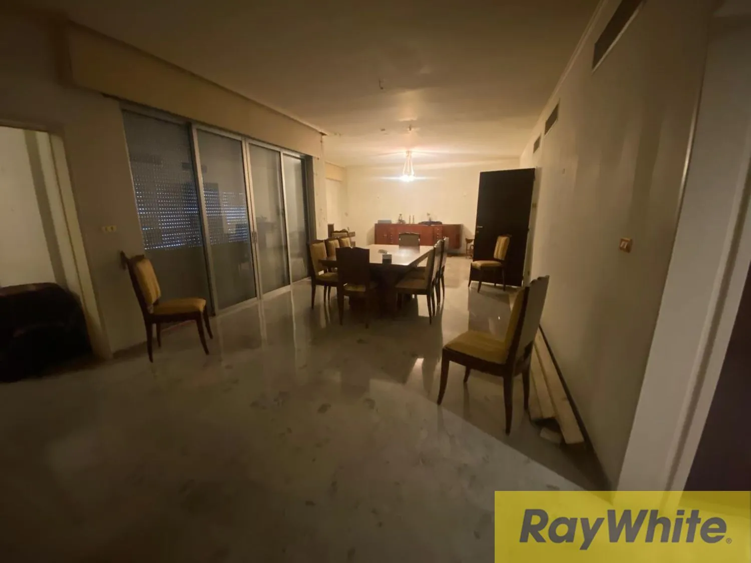 Apartment For Sale In Hamra — الصورة 3