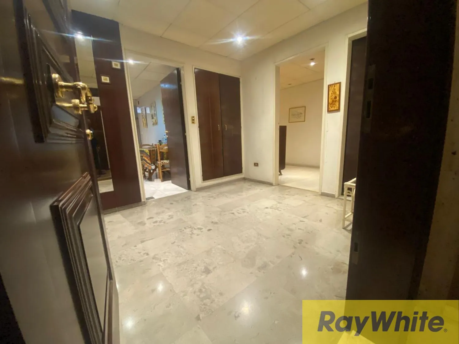 Apartment For Sale In Hamra — الصورة 5