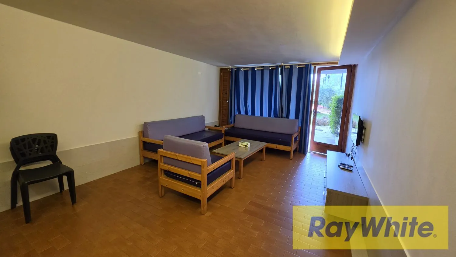Groundfloor Chalet For Rent In Safra — الصورة 4