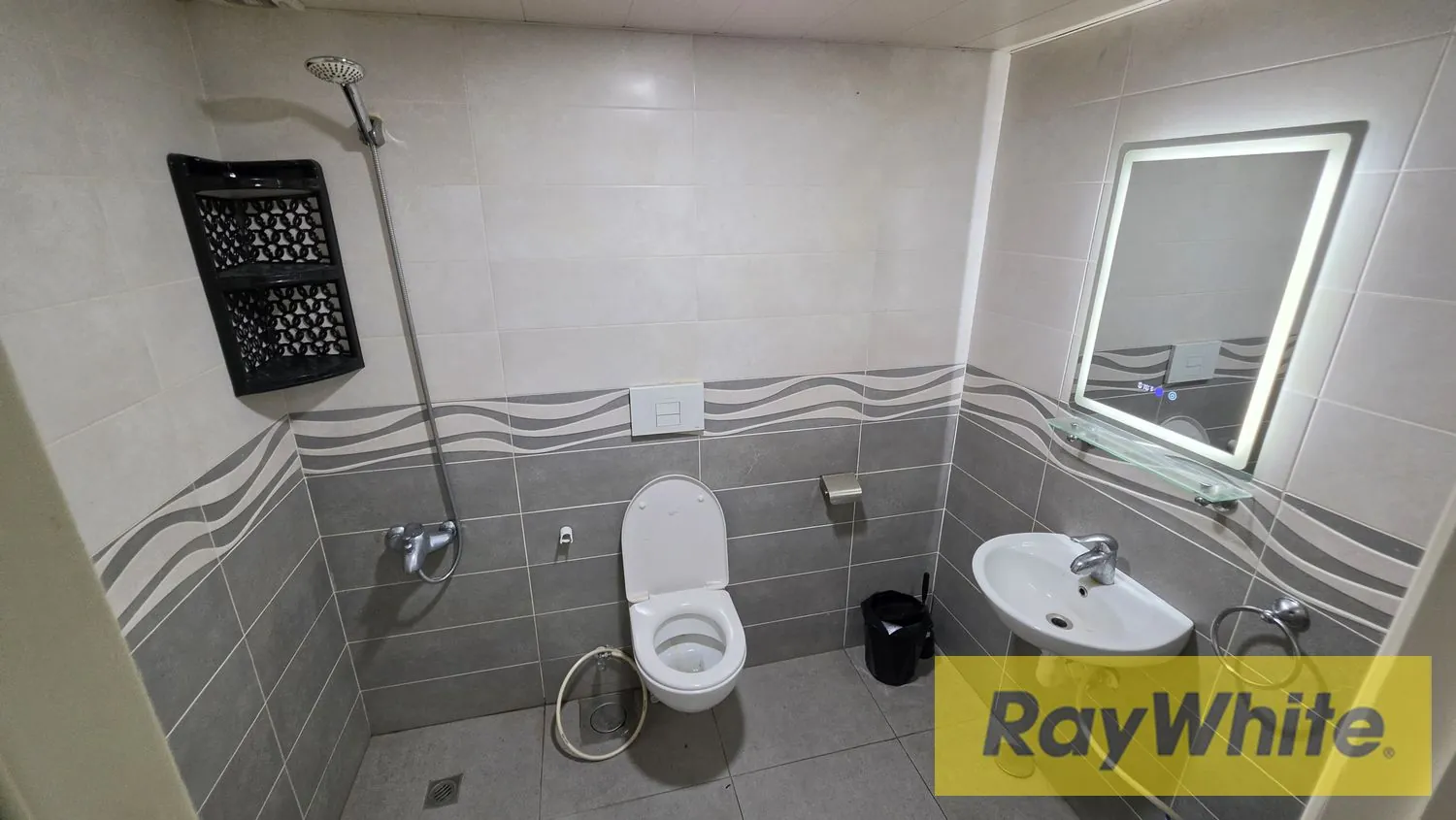 Furnished Chalet For Sale In Bouar With Normal View — الصورة 3
