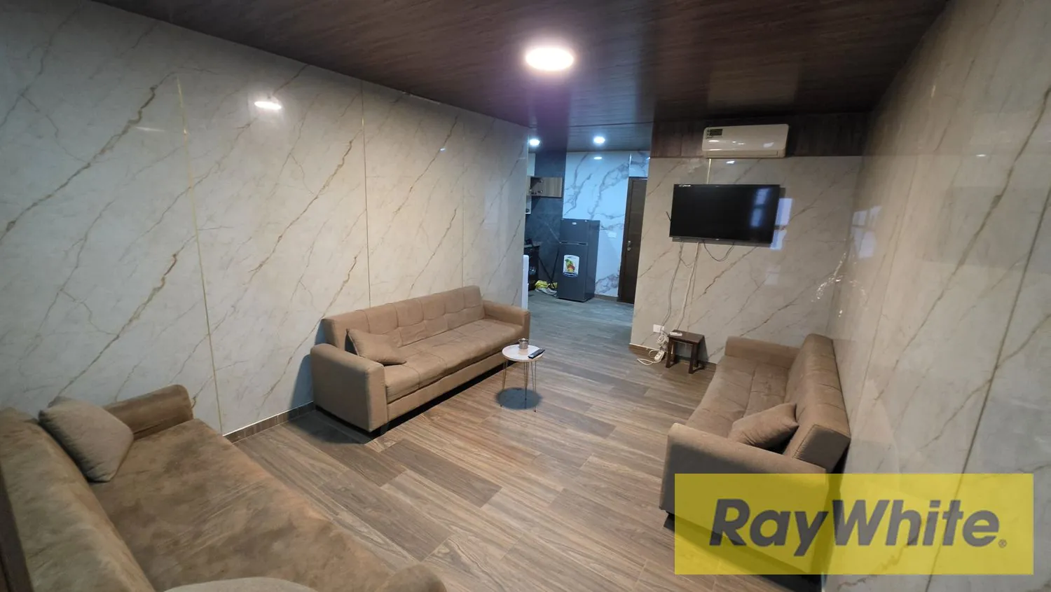 Furnished Chalet For Sale In Bouar With Normal View — الصورة 5