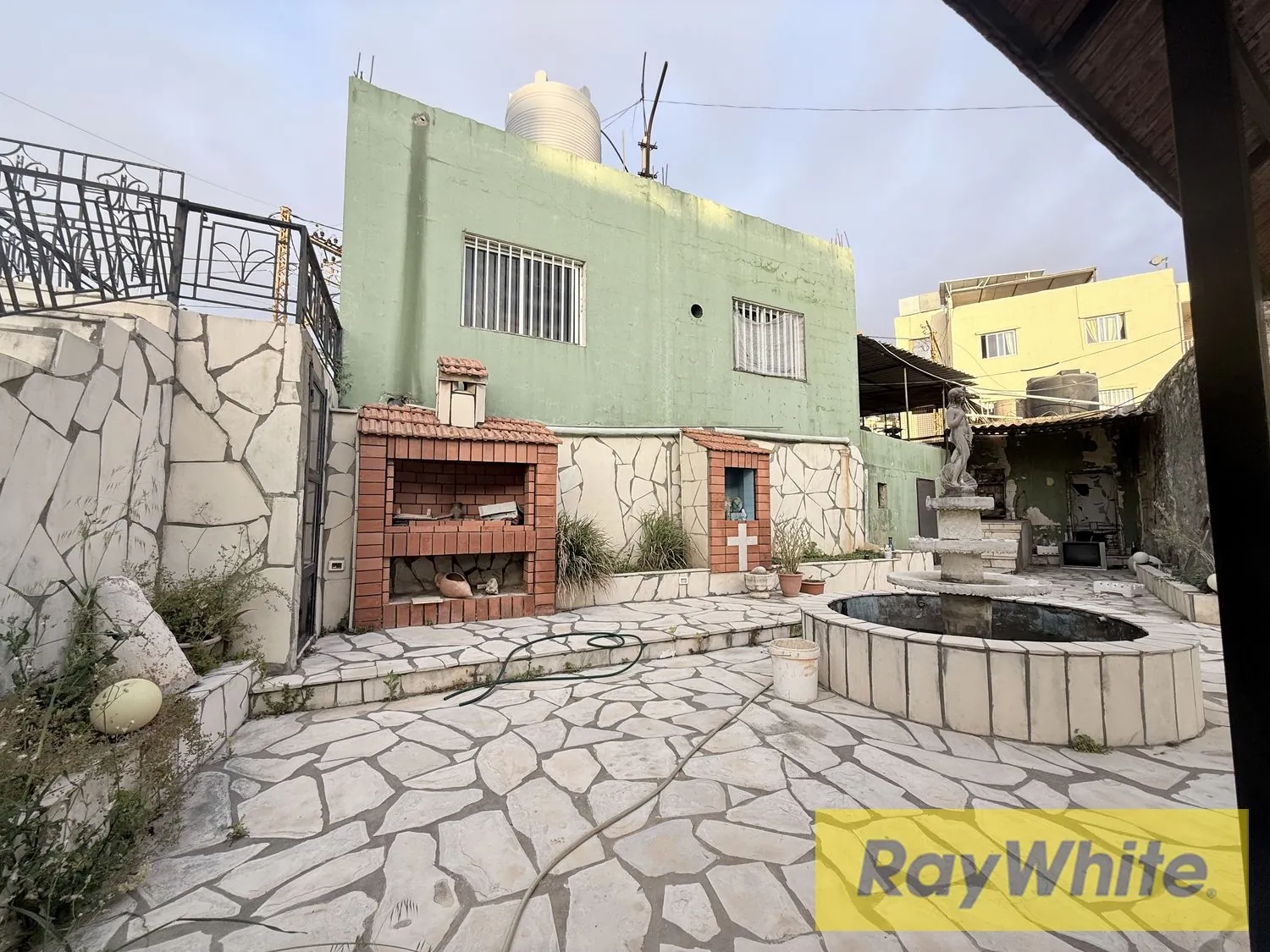 Stand Alone House For Sale On Naher Brahim Okaibe With Land ,located 1 Min From The Highway With Open Sea View
