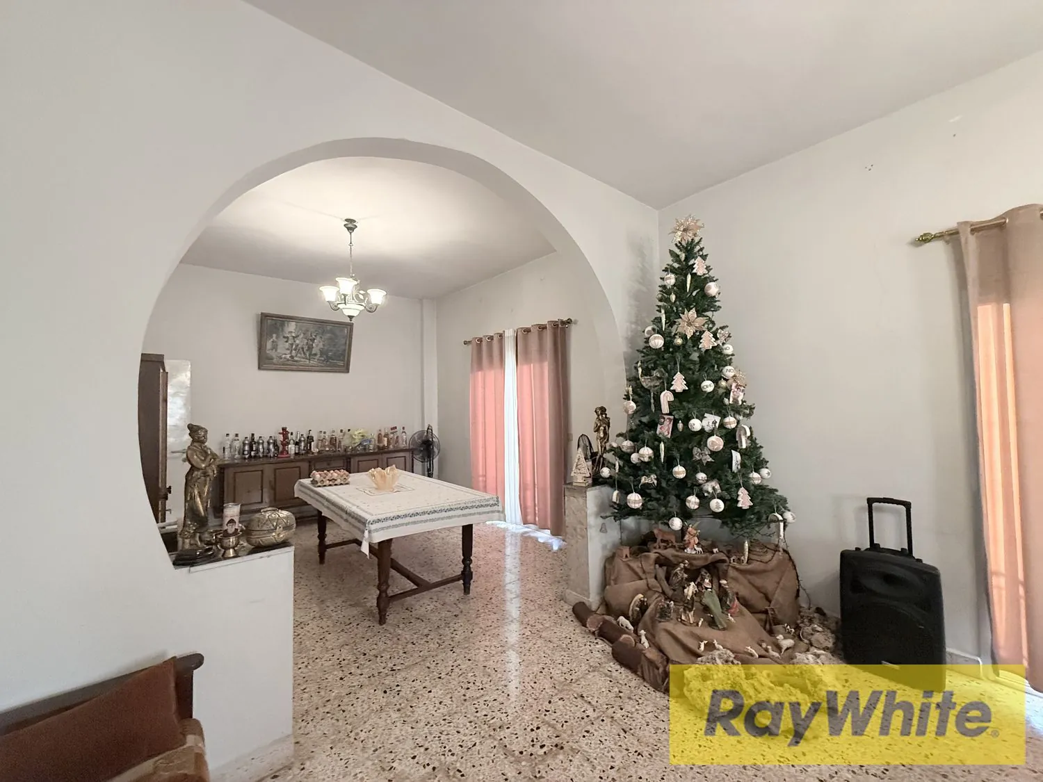 Stand Alone House For Sale On Naher Brahim Okaibe With Land ,located 1 Min From The Highway With Open Sea View — الصورة 3