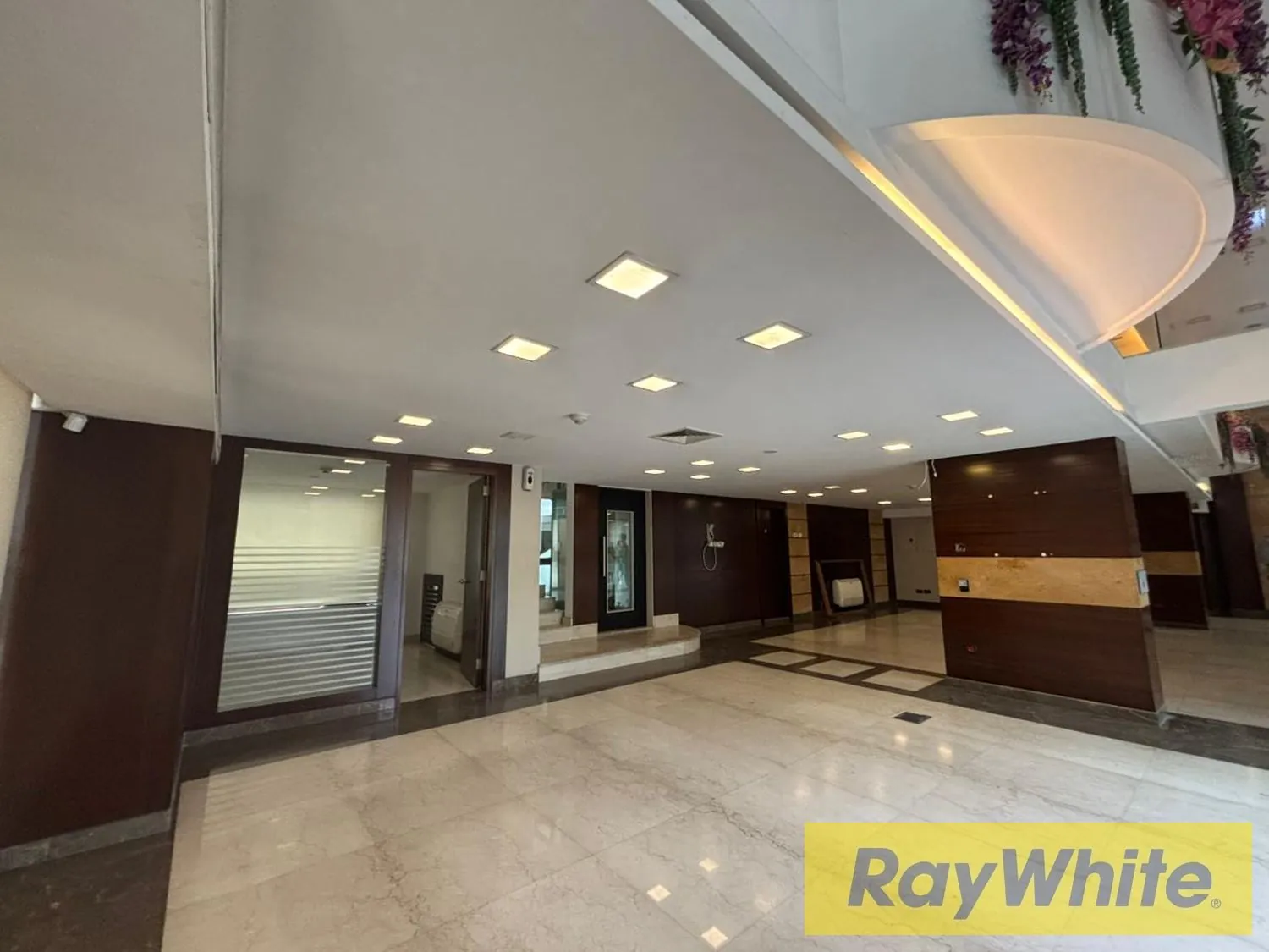 Fully Decorated Duplex Office For Rent In Jounieh — الصورة 3