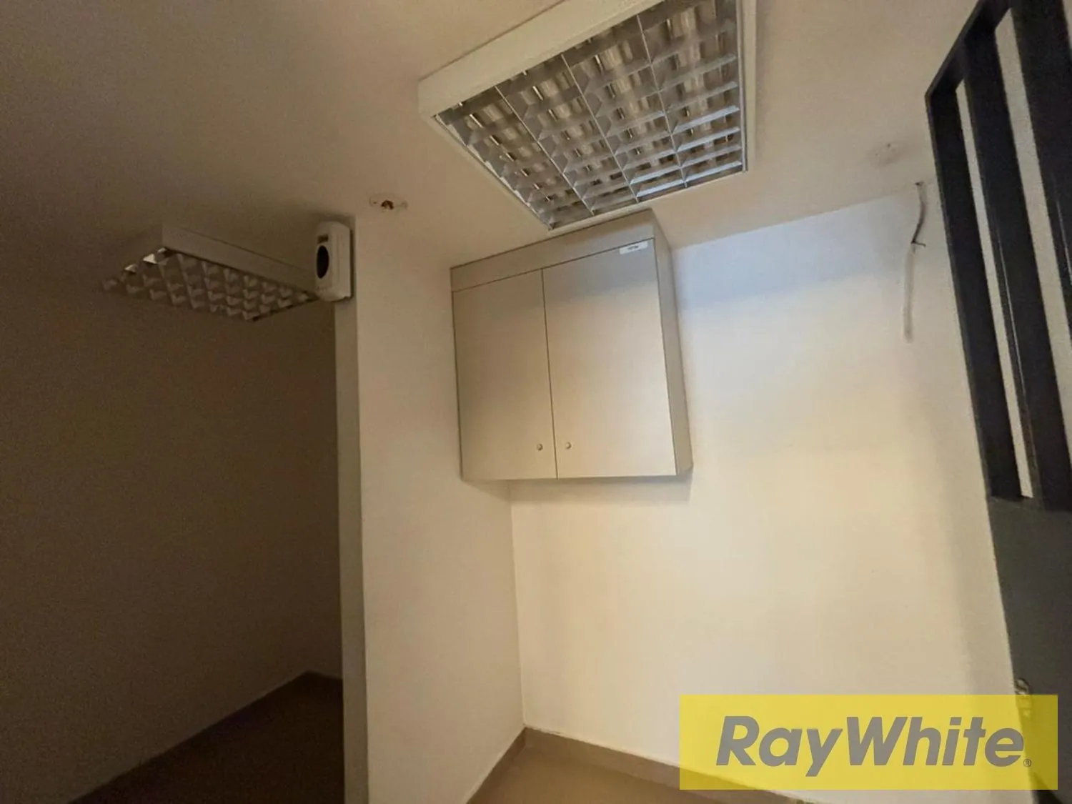 Fully Decorated Duplex Office For Rent In Jounieh — الصورة 5