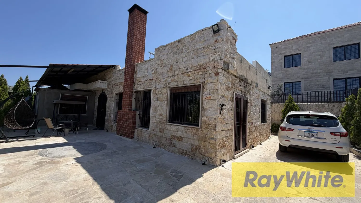 Stone Covered Stand Alone With Sea And Mountain View For Sale In Monsef Jbeil — الصورة 2
