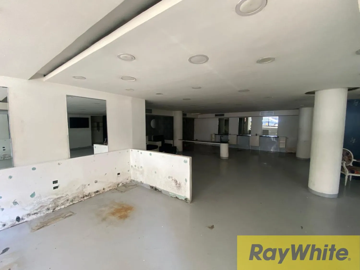 Shop For Sale In Hamra — الصورة 2