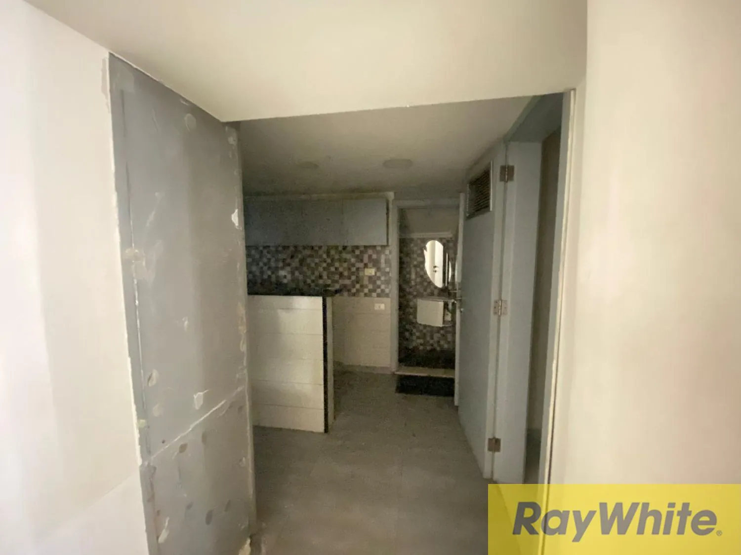 Shop For Sale In Hamra — الصورة 5