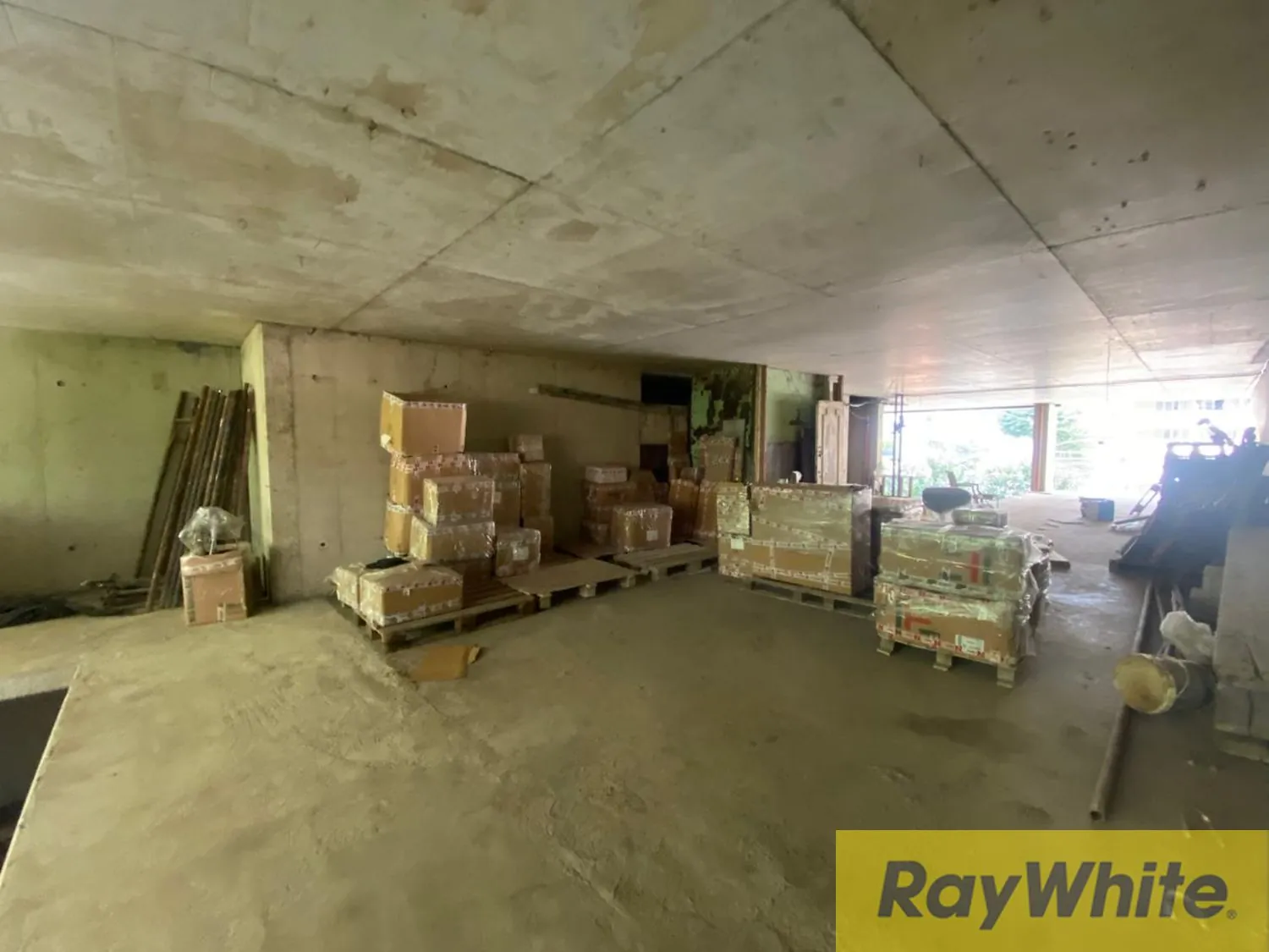 Showroom For Sale In Ras Beirut — الصورة 3