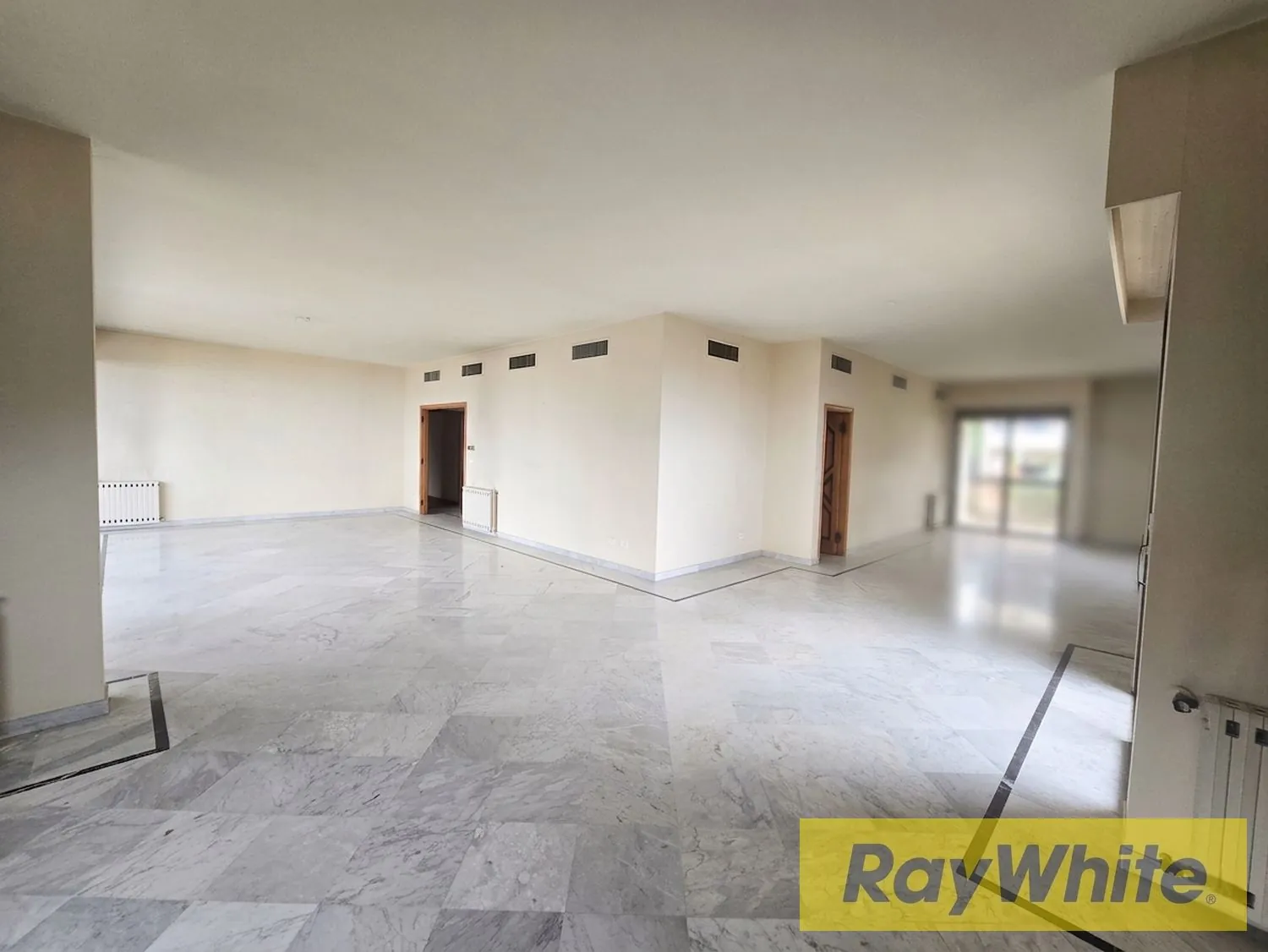 Apartment For Sale In Biyada – 400m² — الصورة 3