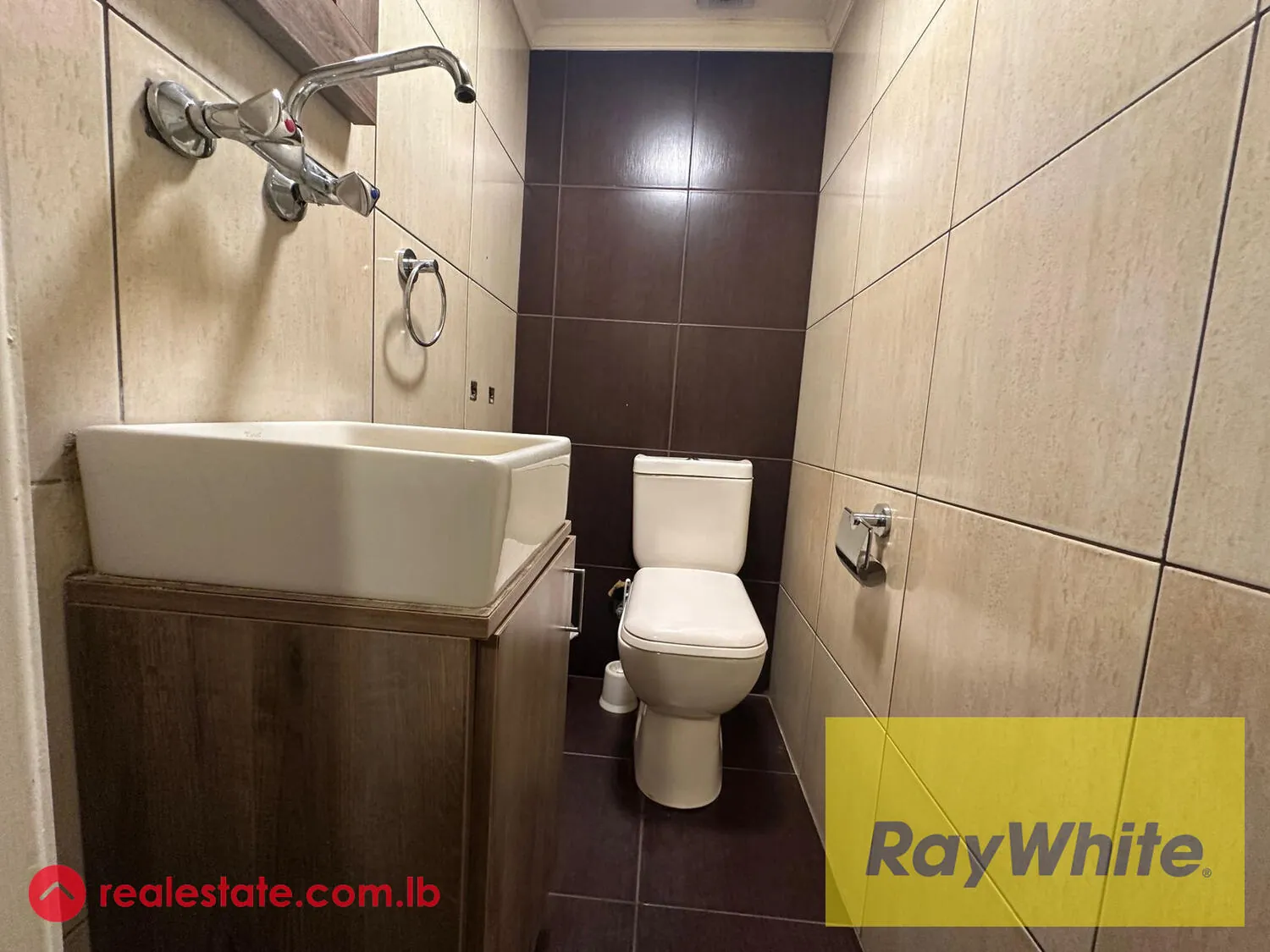 Office For Rent In Jdeideh Prime Location. — الصورة 3