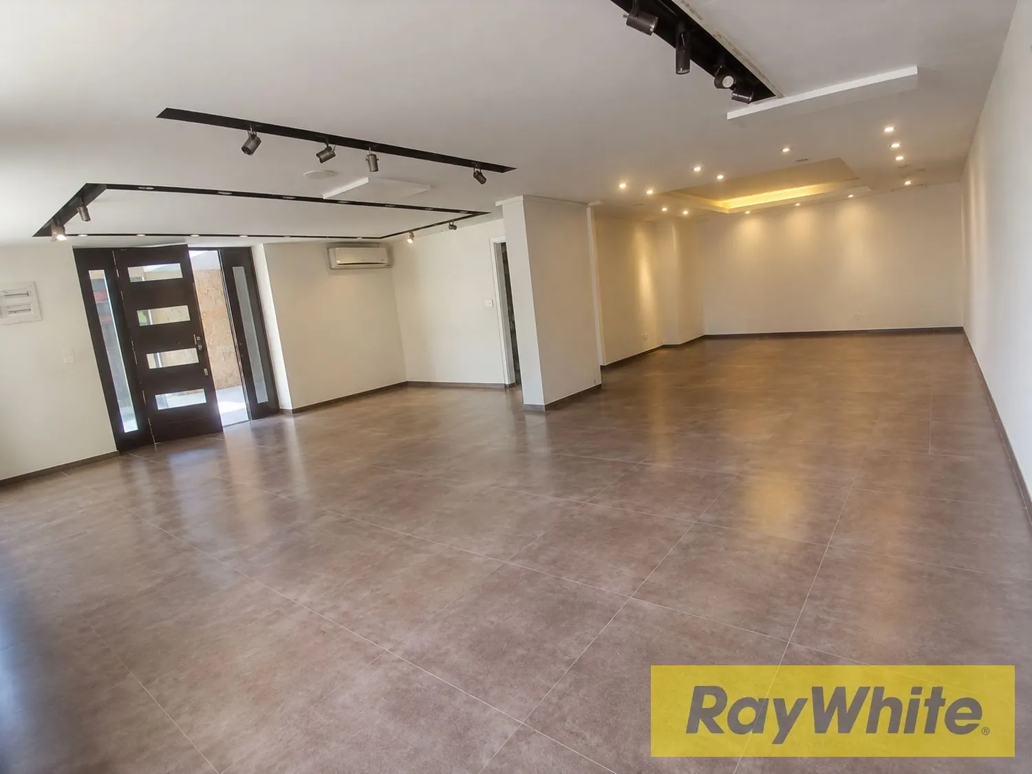 Office For Rent In Rabweh – Main Road Location — الصورة 1