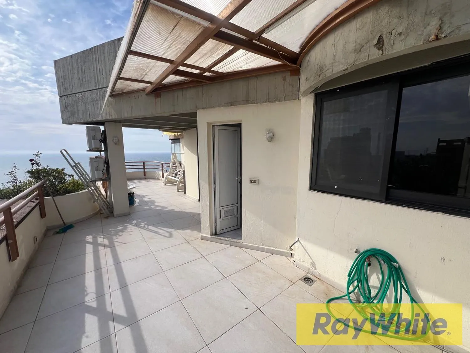 Chalet For Sale In Kaslik – Stunning Sea View — الصورة 3
