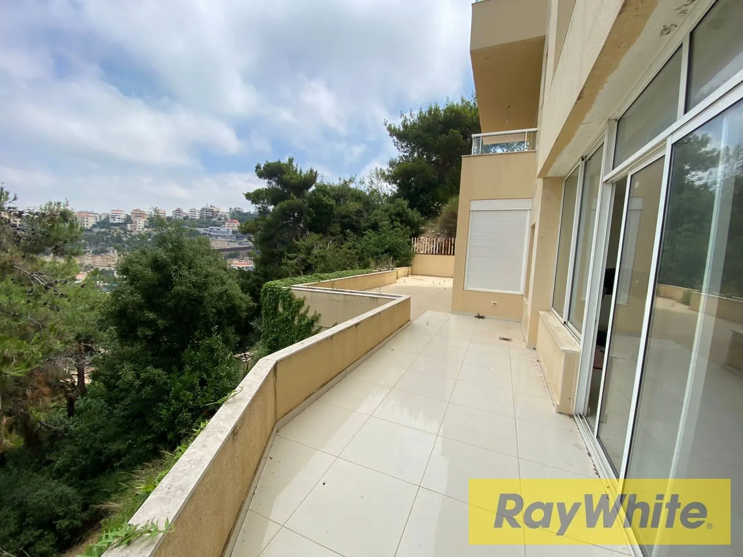 Apartment For Sale In Rabweh – With Terrace | Mountain View — الصورة 4