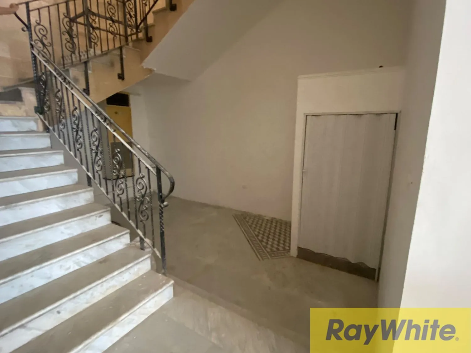 Shop For Sale In Bashoura — الصورة 4