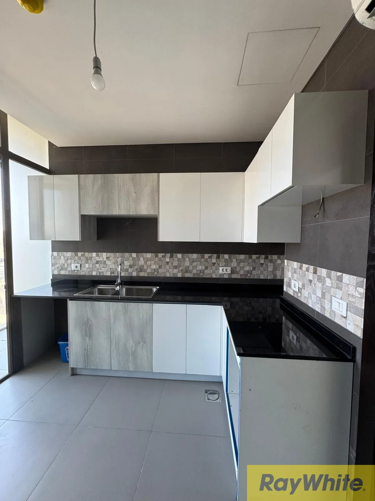 Apartment For Sale In Hamra — الصورة 4