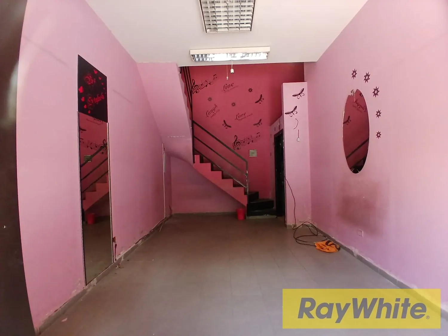 Shop For Rent In Ain El Remmaneh |prime Location |